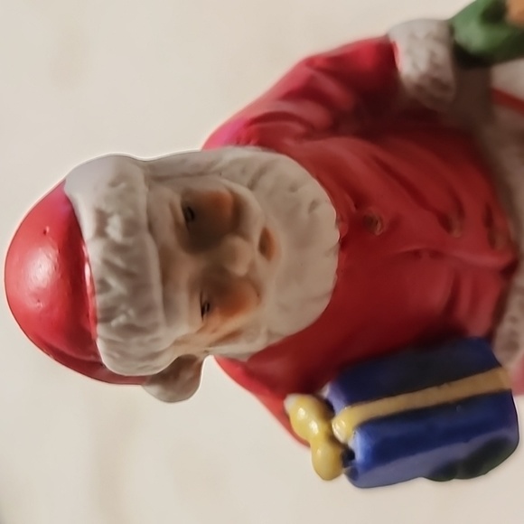 SANTA CLAUS  PORCELINE MUSICAL  BOX. WORKS WELL. - Picture 2 of 5